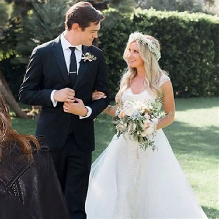 Ashley Tisdale Gets Married