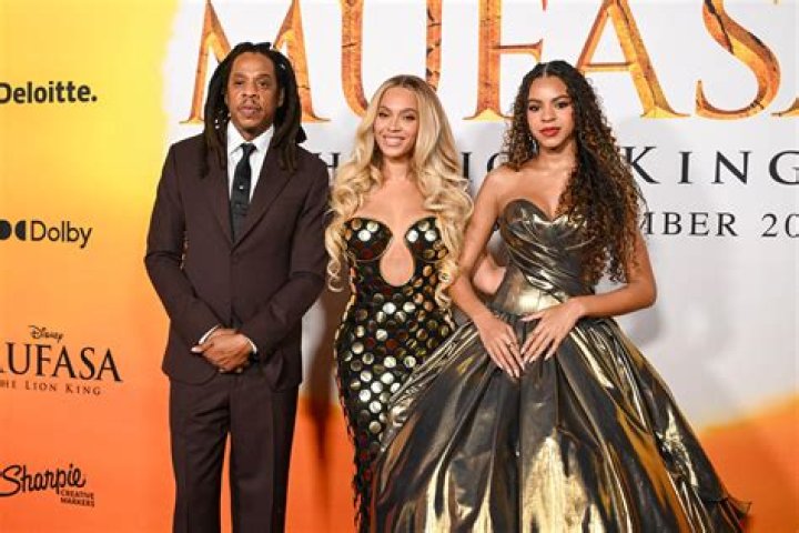 Beyoncé Shades TF Out of Woman Talking to Jay-Z