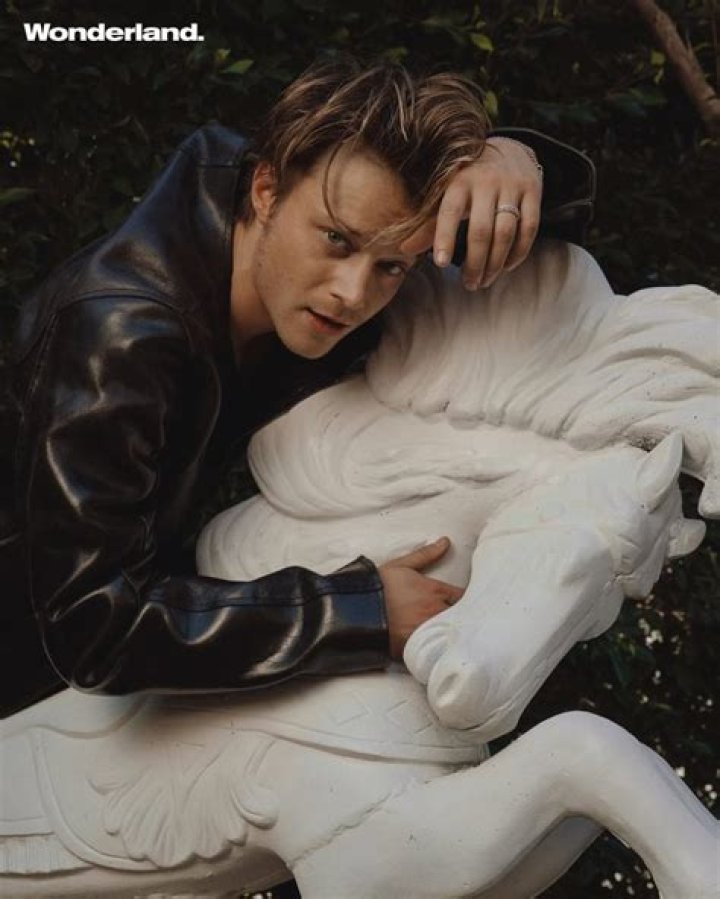 How tall is the Outer Banks star?