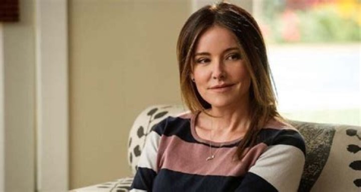 Is Actress Hannah Simone Suffering From Lazy Eye Syndrome? Health Update 