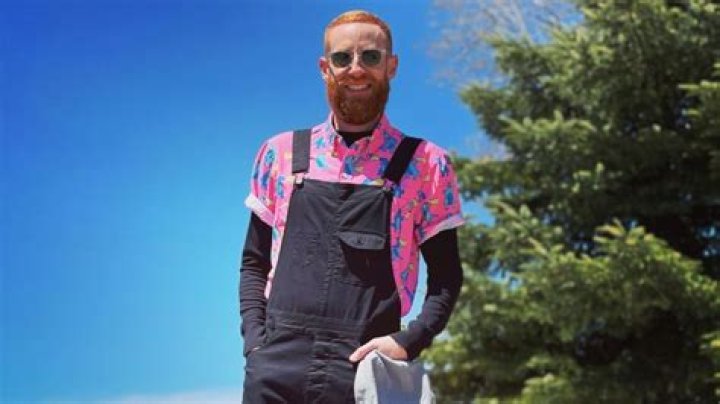 Is He Dating Someone in Private?