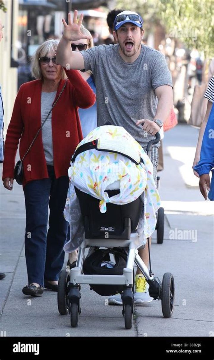 Jason Biggs and Jenny Mollen Welcome a Baby Boy