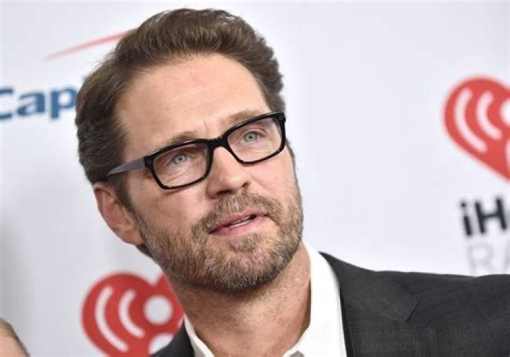 Jason Priestley Height - CelebsHeight.org