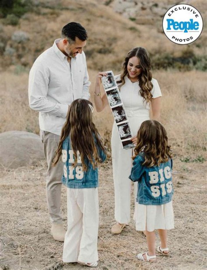 Jinger Duggar Reveals New Maternity Photos.
