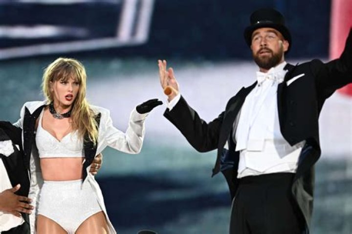 Justin Timberlake Brings Sexy Back Onstage With Taylor Swift