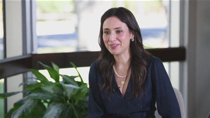 Know the Relationship Status of Famous Latino Journalist, Maria Hinojosa and her Earnings