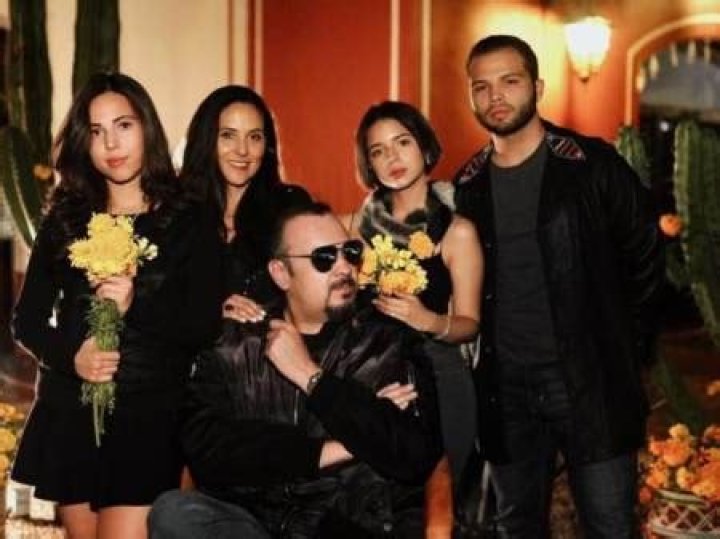 Meet Analiz Aguilar Alvarez wife of the Grammy Award winning singer, Pepe Alvalerz