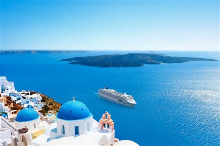 Santorini Cruise: Discover Cruises to Santorini