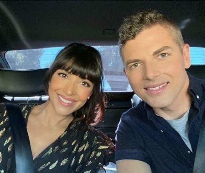 Single Parents Cast Hannah Simone's Bio, Husband, Net Worth, Parents, Age, Height.