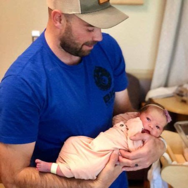 Solo Hunter Star Remi Warren's Married Life! Know His Wife, Bear, Age, Guide, Instagram, Podcast, Net Worth, & More.