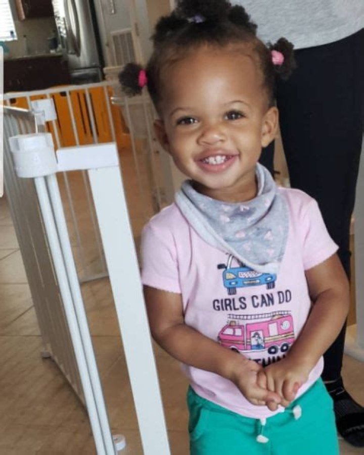 Summer Knowles with husband Lavar Smith shares two children.