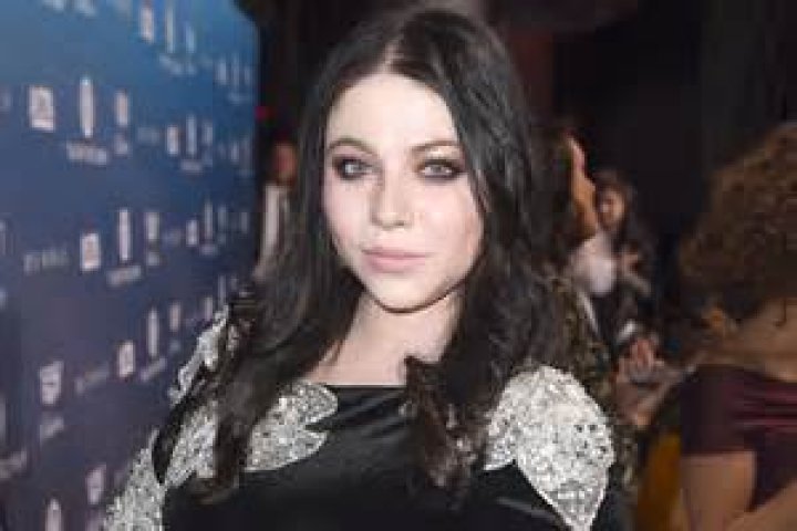 Three Reasons to Follow Michelle Trachtenberg on Twitter