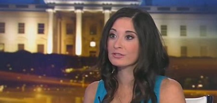 Washington Examiner's investigative political reporter, Miss Alana Goodman has a net worth of $500,000.