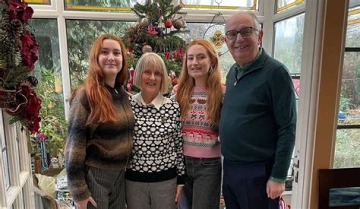 Who Is Amelia Dimoldenberg Sister Zoe? Parents And Husband Revealed