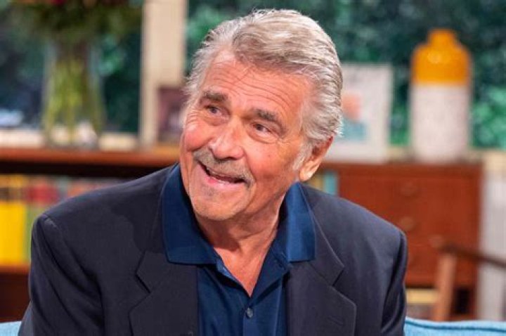 Who narrates Sweet Tooth?